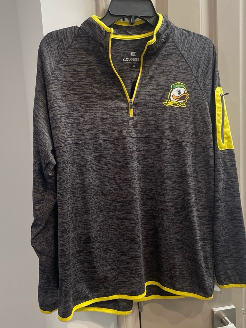 Colosseum Men's Oregon Ducks dark Gray Quarter Zip Pullover with Yellow Trim